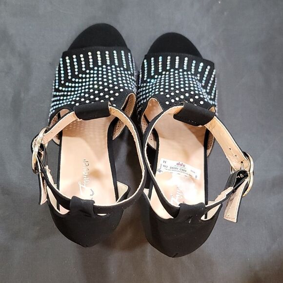 BRAND NEW FOREVER T-STRAP SHINY STUDDED EMBELLISHMENTS  OPEN TOE BOOTIE - Picture 6 of 15